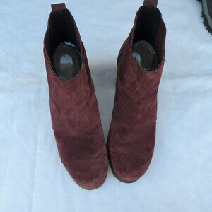 SOREL Burgundy Suede Slip On Chunky Heels Size 9.5